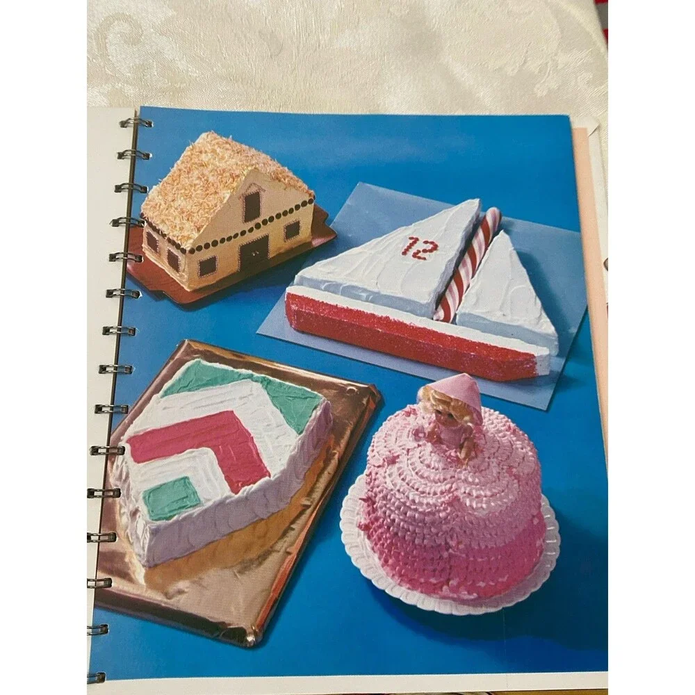 Vintage Betty Crocker’s Cake and Frosting Mix Cookbook 1966 First Edition